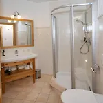 غاستهاوس لارتش *