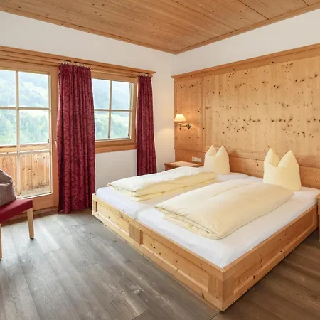 Gaestehaus Larch Gospodarstwo wiejskie *