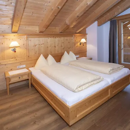 Gaestehaus Larch Gospodarstwo wiejskie *
