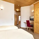 Gaestehaus Larch Lantställe